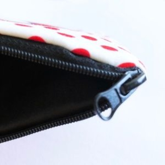 Juicy Red Lip Drawstring Bag 15"x12.5" NWOT! - Picture 5 of 5